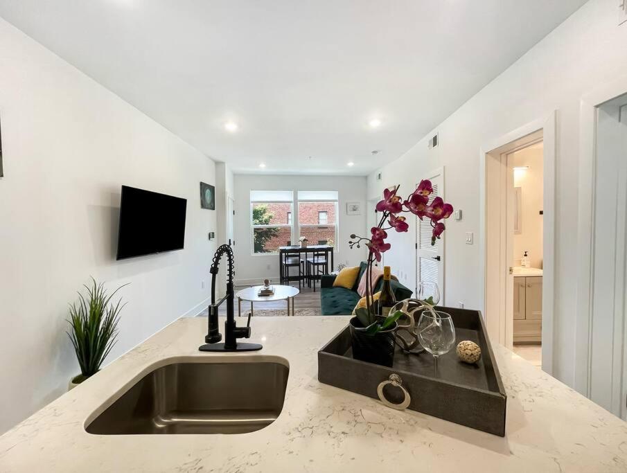 Central Dc Apt , City Skyline View , Close To All Washington Bagian luar foto