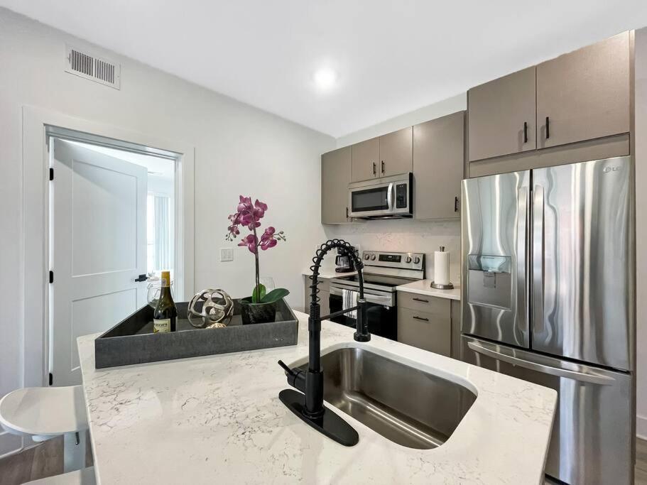 Central Dc Apt , City Skyline View , Close To All Washington Bagian luar foto
