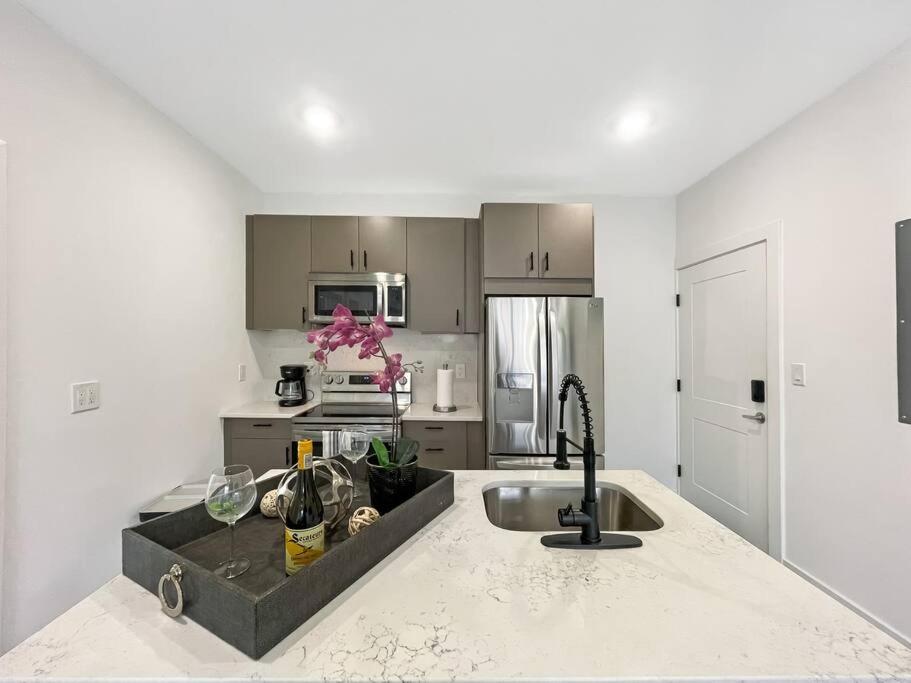 Central Dc Apt , City Skyline View , Close To All Washington Bagian luar foto