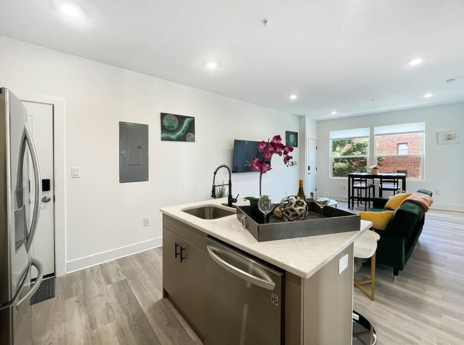 Central Dc Apt , City Skyline View , Close To All Washington Bagian luar foto